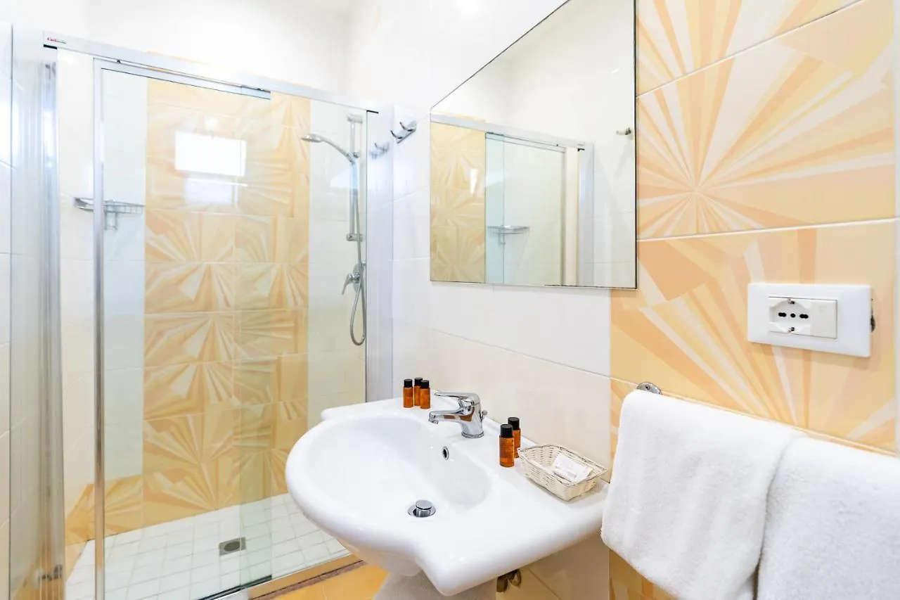 Hotel Tirsus بيلاريا-إيجيا مارينا