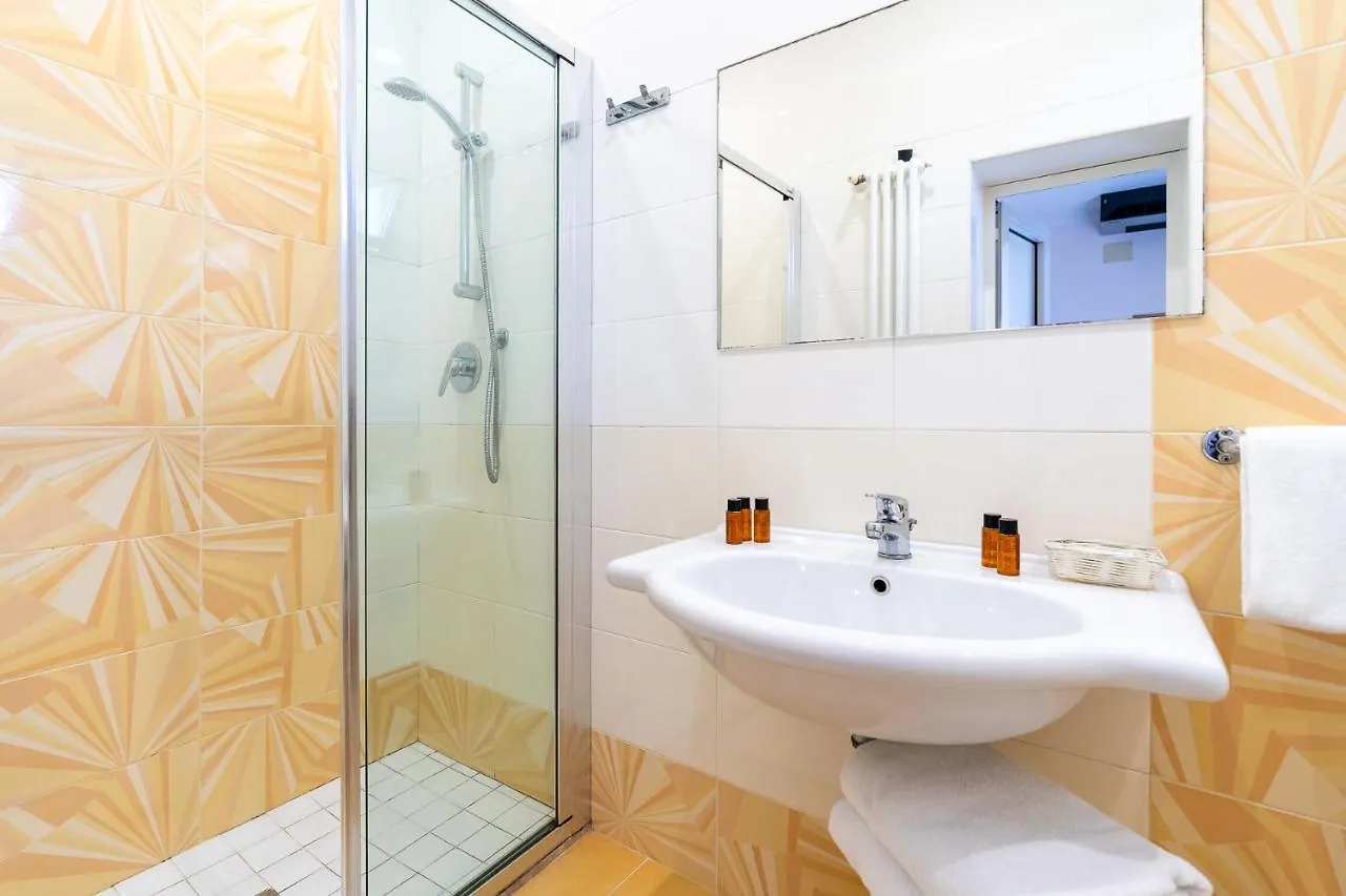 Hotel Tirsus بيلاريا-إيجيا مارينا