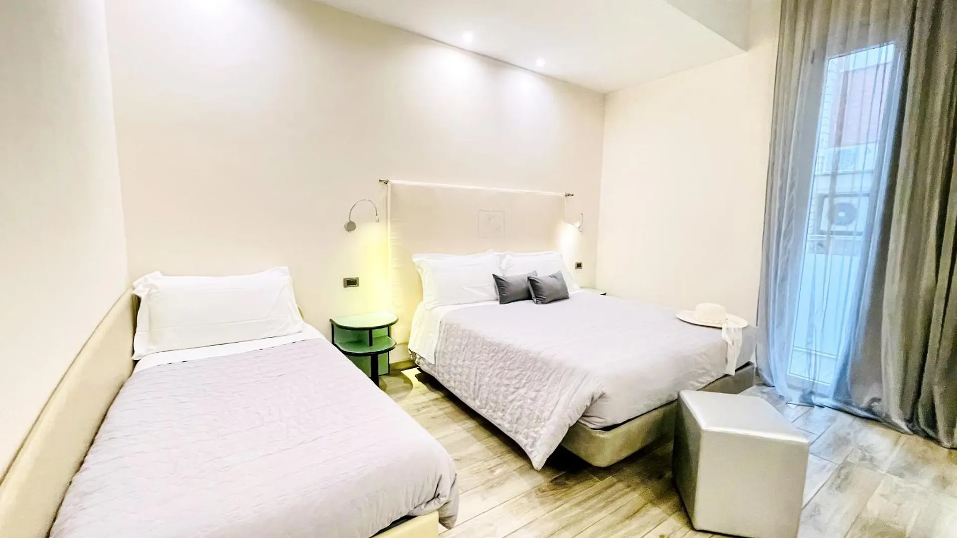 Hotel Tirsus بيلاريا-إيجيا مارينا