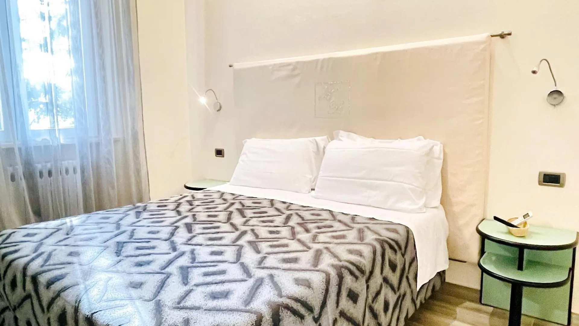 Hotel Tirsus بيلاريا-إيجيا مارينا
